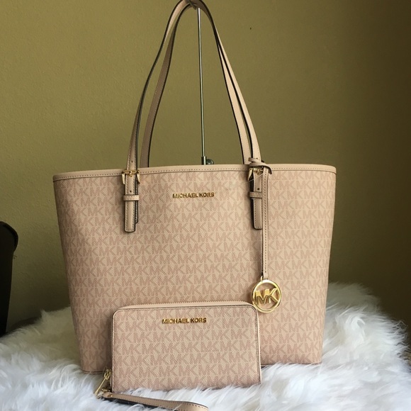 Michael kors medium carryall tote& matching wallet - Picture 4 of 8